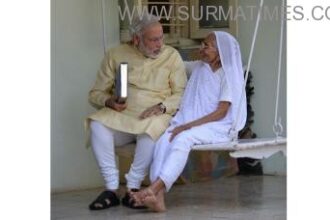 modi with mother