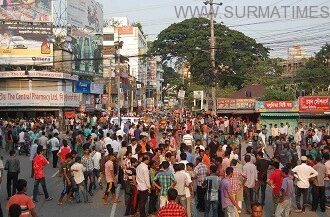 police under attack Sylhet4