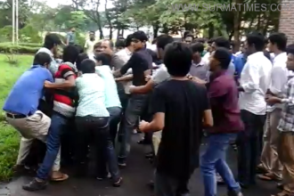 শাবিতে শিক্ষকদের উপর ছাত্রলীগের হামলার (ভিডিও) - Surma Times Archive