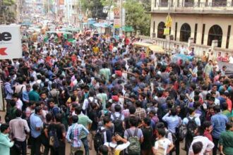 সিলেটেও আন্দোলনে শিক্ষার্থীরা : ‘শিক্ষা পণ্য নয়, শিক্ষায় ভ্যাট নয়’ - Surma Times Archive