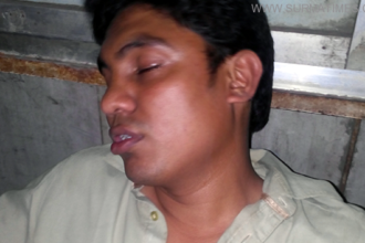 সাংবাদিক নাজিব ফারায়েজীকে পেটাল ট্রাফিক পুলিশ - Surma Times Archive