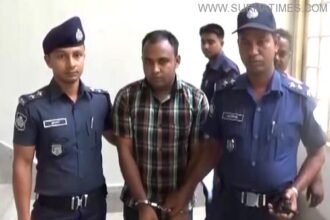 চলন্ত বাসে ছাত্রী নির্যাতনকারী যুবককে পুলিশের কাছে তুলে দিলেন মা - Surma Times Archive
