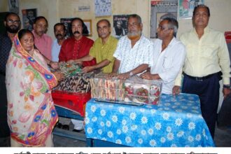 অর্থমন্ত্রীর পক্ষ থেকে সনাতন সম্প্রদায়ের মুক্তিযোদ্ধাদের মধ্যে বস্ত্র বিতরণ - Surma Times Archive