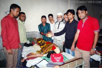 এসিডদগ্ধ সুখী আক্তারের পাশে সুনামগঞ্জ ইয়ুথ ফোরাম সিলেটের নেতৃবৃন্দ - Surma Times Archive
