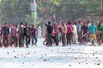 হবিগঞ্জে স্কুল ছাত্রীকে উত্যক্ত করায় সংঘর্ষ, ৯ পুলিশ সহ আহত ৫০ - Surma Times Archive