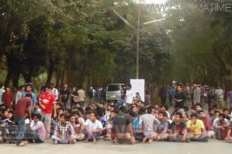 শাবিতে ফুটবল খেলায় মারামারি, আহত ৩, পরিবহন ব্যবস্থা বন্ধ - Surma Times Archive