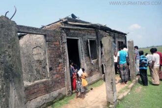 কমলগঞ্জের জগন্নাথপুর সরকারি প্রাথমিক বিদ্যালয় ॥ জীবনের ঝুঁকি নিয়ে চলছে শিক্ষার্থীদের পাঠদান - Surma Times Archive