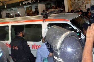 টান টান উত্তেজনায় সাকার দাফন সম্পন্ন - বাবার প্রতিষ্ঠান চত্বরে মুজাহিদের দাফন - Surma Times Archive