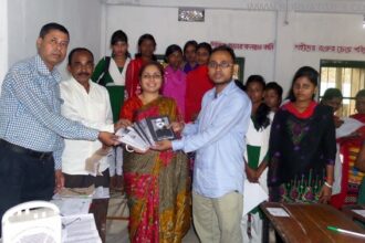 শ্রীমঙ্গল বঙ্গবন্ধুর জীবনীর উপর প্রকাশিত “আপন আলয় বিশ্বভুবন” পুস্তিকা বিতরণ - Surma Times Archive