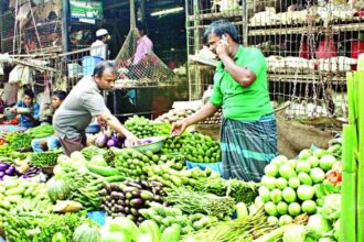 সবজি ও ডিমের দাম কমলেও বেড়েছে মুরগির দাম - Surma Times Archive