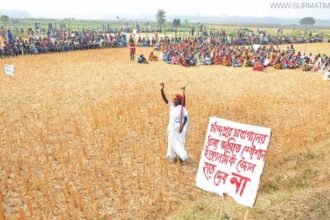 ভূমিতে ১২৫ বছরের অধিকার হারাবে ক্ষুদ্র নৃ-গোষ্ঠীর নয় হাজার মানুষ - Surma Times Archive