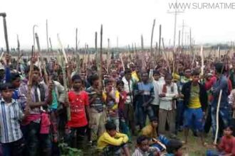 চুনারুঘাটে সীমানা প্রাচীর নির্ধারণ পিলার বসানোকে কেন্দ্র করে চা-শ্রমিকদের সশস্ত্র অবস্থান - Surma Times Archive