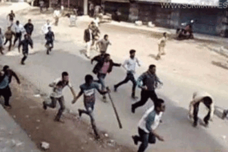 আম্বরখানা স্ট্যান্ড দখল নিয়ে অটোরিকসা শ্রমিকদের ধাওয়া পাল্টা ধাওয়া - Surma Times Archive