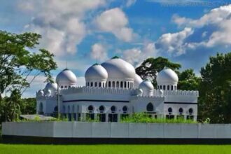 আল্লাহর ঘর অন্যান্য ধর্মালয় যেগুলো আছে সেগুলো থেকে আলাদা : অর্থমন্ত্রী - Surma Times Archive