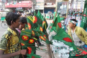 সিলেট নগরীতে পতাকা বিক্রির ধুম - Surma Times Archive