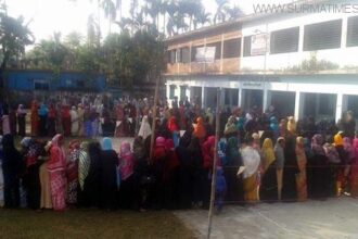 গোলাপগঞ্জে নারী ভোটারের দীর্ঘ লাইন: উৎসবমুখর পরিবেশে চলছে ভোটগ্রহণ - Surma Times Archive