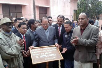 বিজিবি’র জন্য সীমান্ত ব্যাংক নির্মাণ করা হয়েছে : শ্রীমঙ্গলে গভর্ণর ড. আতিউর রহমান - Surma Times Archive