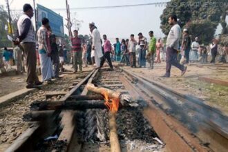 মাদ্রাসা ছাত্র নিহত: সিলেটের সঙ্গে ঢাকা- চট্টগ্রামের রেল যোগাযোগ বন্ধ : কাল হরতাল - Surma Times Archive