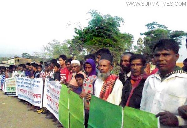 বিছানাকান্দিতে মানববন্ধনে চাঁদাবাজদের হামলা, গ্রেফতার- ১ - Surma Times Archive
