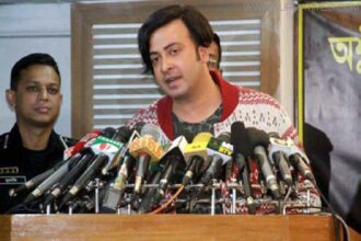শাকিব খানকে সঙ্গে নিয়ে র‌্যাবের সংবাদ সম্মেলন - Surma Times Archive