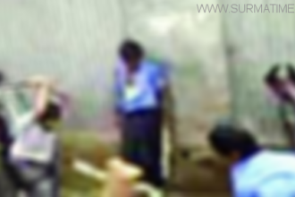 আ’লীগ নেতাকে বিবস্ত্র করে পেটালেন ‘এমপির ভাই’ - Surma Times Archive