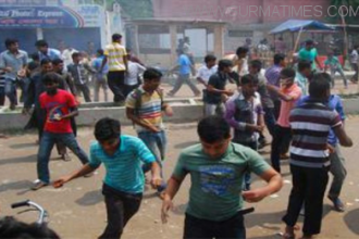 মাদ্রাসা ছাত্রদের সঙ্গে পুলিশ ও ছাত্রলীগের সংঘর্ষ : আহত ৩৫ - Surma Times Archive