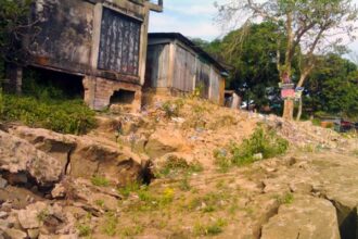 গোলাপগঞ্জের মীরগঞ্জ বাজার নদী ভাঙ্গনে হুমকির মুখে - Surma Times Archive