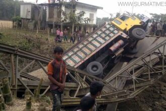 জুড়ীতে ব্রিজ ধ্বসে ট্রাক খাদে-যোগাযোগ বিচ্ছিন্ন - Surma Times Archive