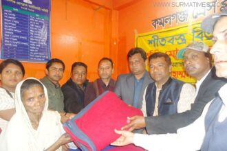কমলগঞ্জ প্রেসকাবের উদ্যোগে শীতবস্ত্র বিতরণ - Surma Times Archive