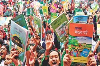 সরকারি নতুন বই নিতে ঘরের চাল বিক্রি করলেন দিনমজুরের স্ত্রী! - Surma Times Archive