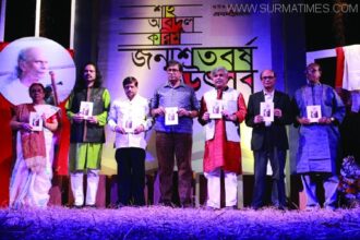 বাউল শাহ আবদুল করিম জীবনভর মানুষের জয়গান গেয়েছেন - Surma Times Archive