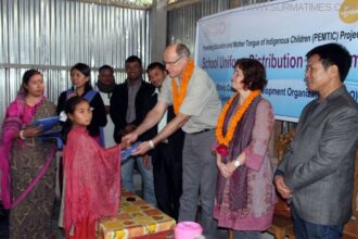 পাত্র সম্প্রদায় শিক্ষার্থীদের মধ্যে স্কুল ড্রেস বিতরন - Surma Times Archive