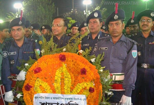 একুশের প্রথম প্রহরে সিলেট কেন্দ্রীয় শহীদ মিনারে হাজারো মানুষের ঢল - Surma Times Archive