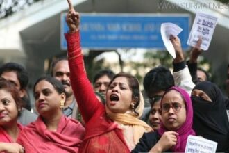 অতিরিক্ত ফি ৭ দিনের মধ্যে ফেরত দেয়ার নির্দেশ - Surma Times Archive