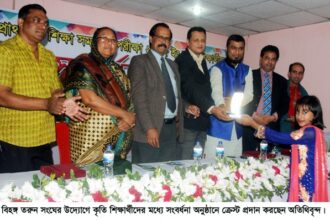 বিহঙ্গ তরুন সংঘের শিক্ষার্থীদের মধ্যে সংবর্ধনা - Surma Times Archive