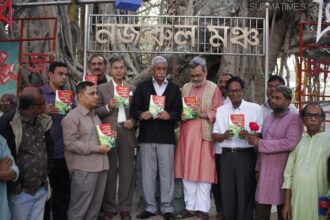 আনোয়ার শাহজাহানের ‘স্বাধীনতাযুদ্ধে খেতাবপ্রাপ্ত বীর মুক্তিযোদ্ধা’ বইয়ের মোড়ক উন্মোচন - Surma Times Archive