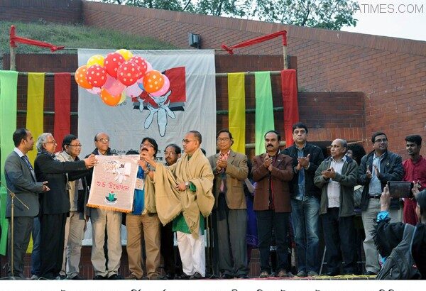 একুশে বাংলা’র বর্ণীল সাহিত্য উৎসব  সাহিত্য কখোনই কারো সাথে প্রতারনা করেনা : লুৎফর রহমান রিটন - Surma Times Archive