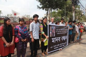 সিলেটে বাসের ধাক্কায় স্কুল ছাত্রীর মৃত্যু- বাসচালককে গ্রেপ্তারের দাবিতে মানববন্ধন - Surma Times Archive