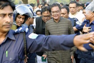 সুনামগঞ্জ জেলা সম্মেলনে গিয়ে রোষের কবলে কেন্দ্রীয় নেতারা - Surma Times Archive