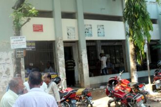 নগরের ৩০ পরিত্যক্ত ভবনে ঝুঁকিপূর্ণ বসবাস - Surma Times Archive