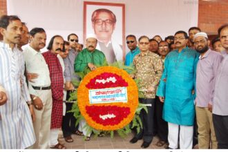 ঐতিহাসিক ৭ই মার্চ উপলক্ষ্যে বঙ্গবন্ধুর প্রতিকৃতিতে বিভিন্ন সংগঠনের পুষ্পস্তবক অর্পণ - Surma Times Archive