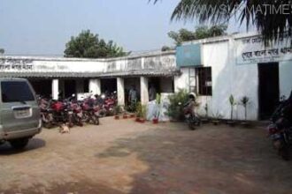 ঘুষ নেয়ার অভিযোগ: শেরেবাংলা নগর থানার দুই পুলিশ সদস্য বরখাস্ত - Surma Times Archive