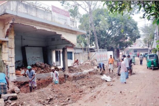 সোজা হচ্ছে সেই বাঁকা ড্রেন - Surma Times Archive