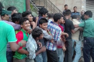 ফাইনালের টিকিট পেতে ৩৬ ঘণ্টা আগেই লাইনে - Surma Times Archive