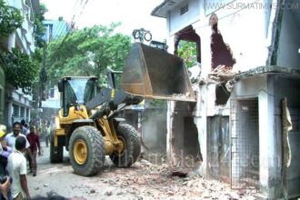 তাঁতিপাড়ায় ঝুঁকিপূর্ণ তিনতলা ভবন অপসারণ করছে সিসিক - Surma Times Archive