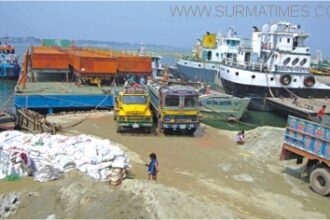 ধর্মঘটে অচল নৌবন্দরগুলো - Surma Times Archive