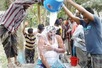 ভোটে হেরে দুধ দিয়ে গোসল! - Surma Times Archive