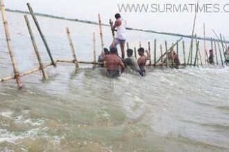 কালনী নদীর পানি বিপদ সীমার উপর : ডুবছে হাওর, কাঁদছে কৃষক - Surma Times Archive