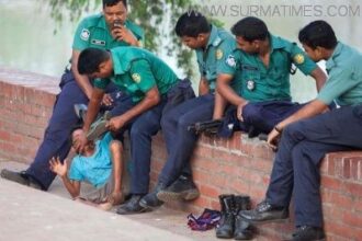 শিশুর প্রতি পুলিশের এ কেমন বর্বরতা! - Surma Times Archive