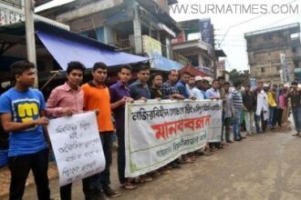 নিরবিচ্ছিন্ন বিদ্যুতের দাবিতে বিয়ানীবাজারে মানববন্ধন - Surma Times Archive